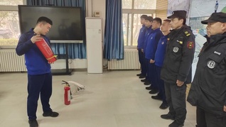 辖区消防队到我校开展联合消防演...