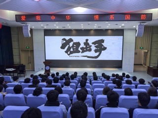 红色观影忆初心  淬炼青春行使...